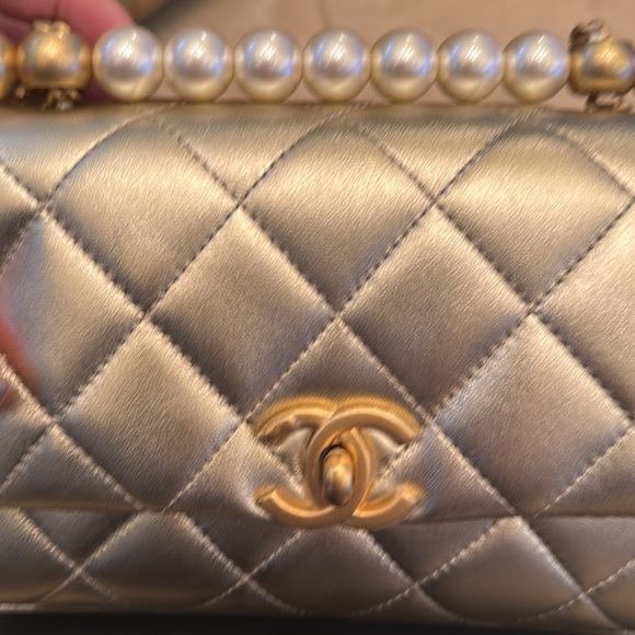 NWT CHANEL MINI QUILTED LAMBSKIN FLAP BAG WITH PEARL TOP HANDLE.  ALSO CROSSBODY - Picture 5 of 9